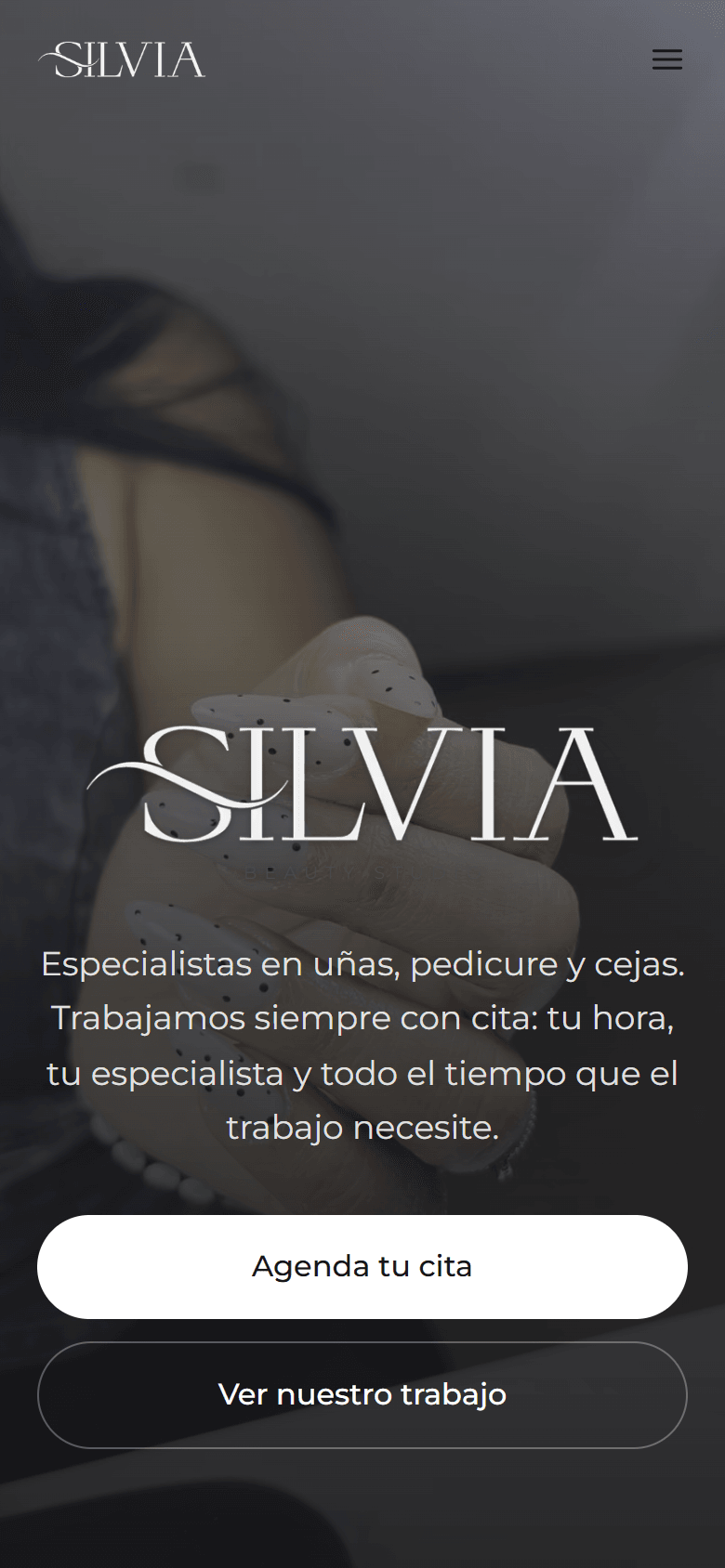 Página de un salón de uñas: portada clara y elegante